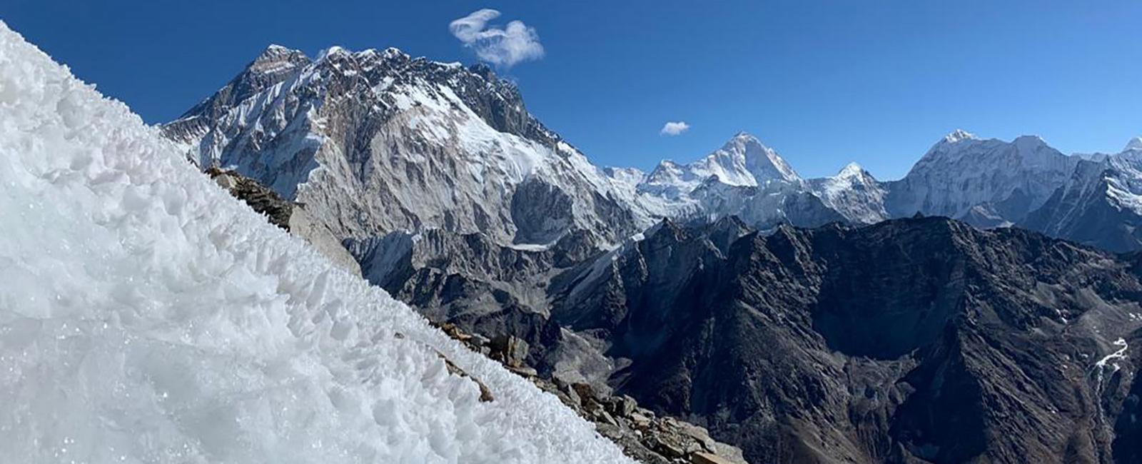 Deluxe Lobuche Peak Expedition